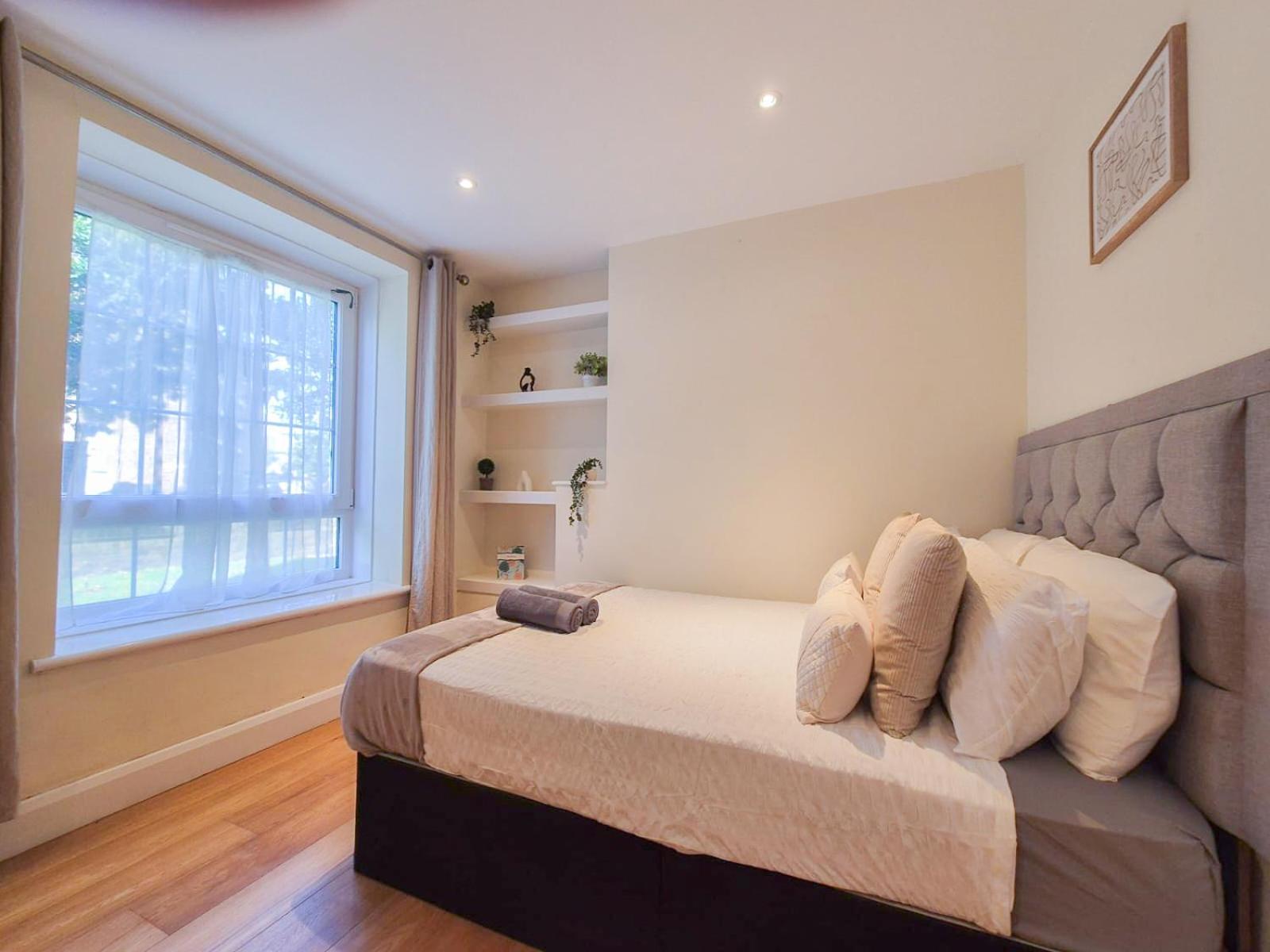 Refined 2 Bedroom Flat Few Steps From The Oval Appartamento