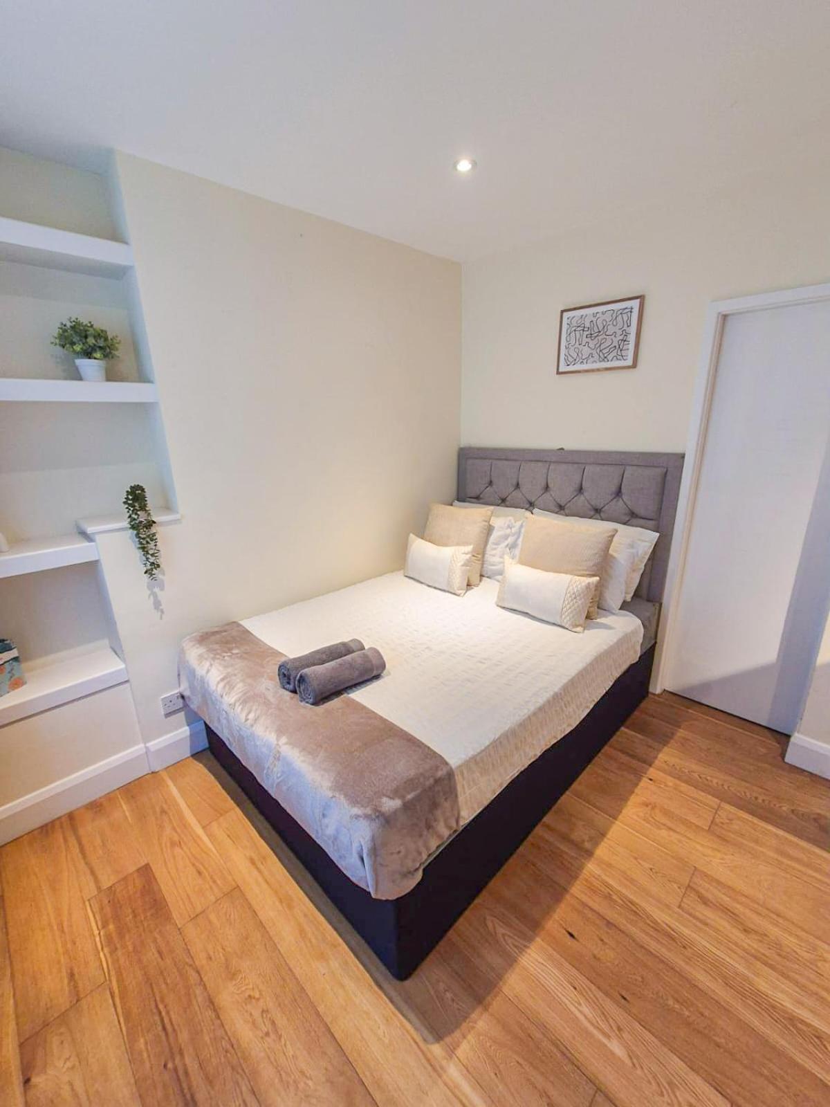 Refined 2 Bedroom Flat Few Steps From The Oval Appartamento *