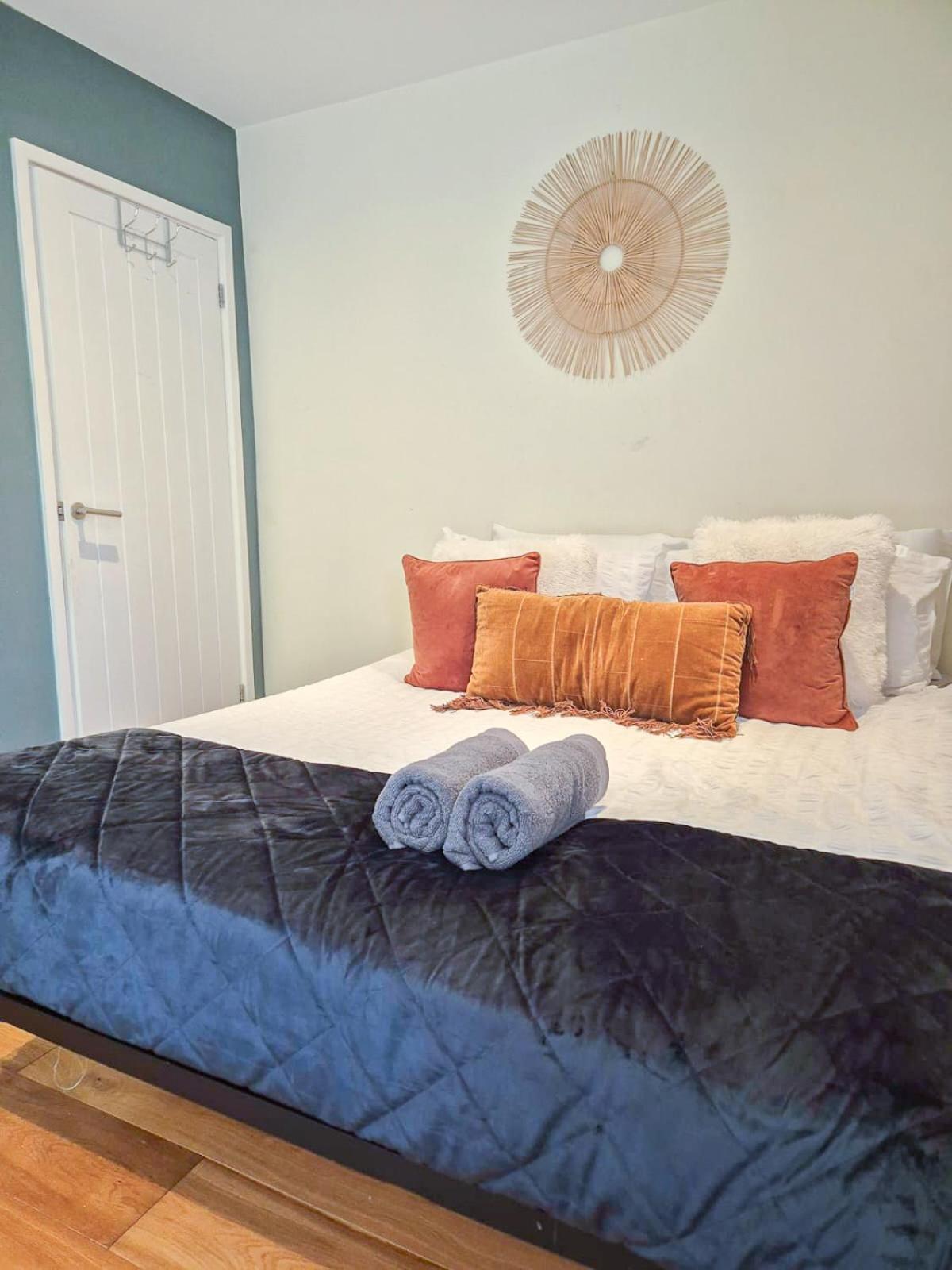 Appartamento Refined 2 Bedroom Flat Few Steps From The Oval *