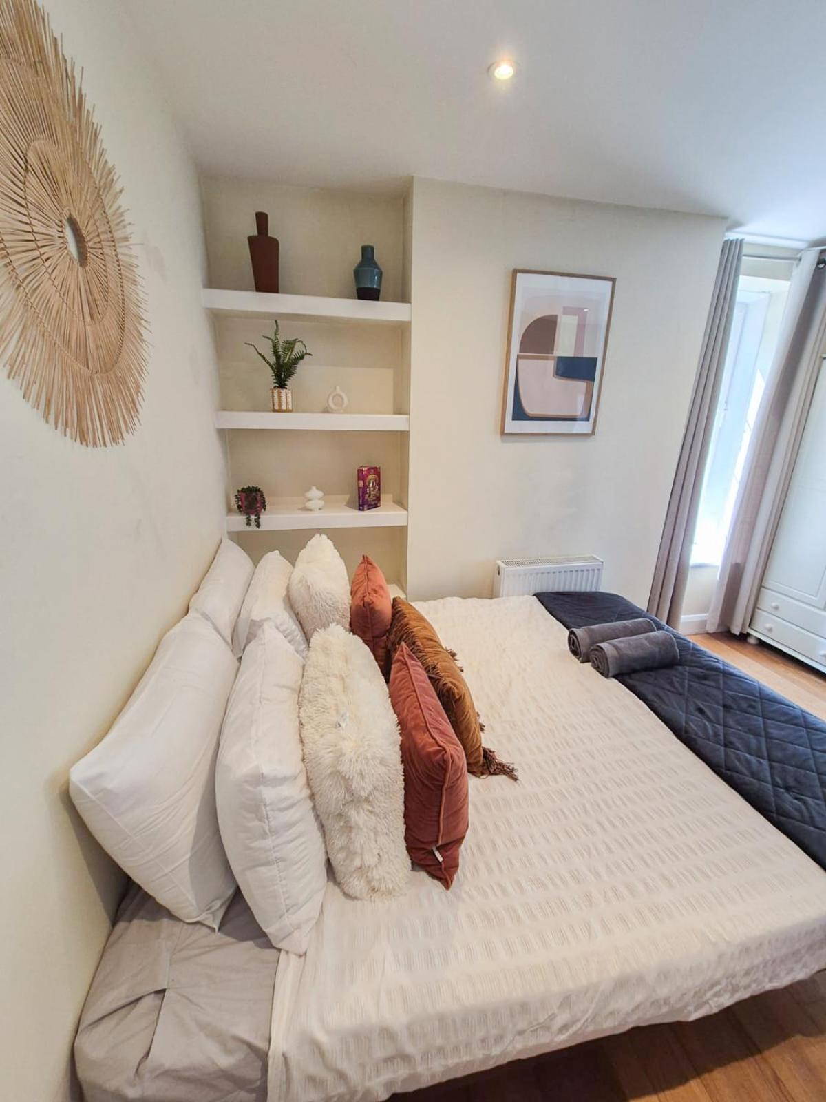 Refined 2 Bedroom Flat Few Steps From The Oval * Londra