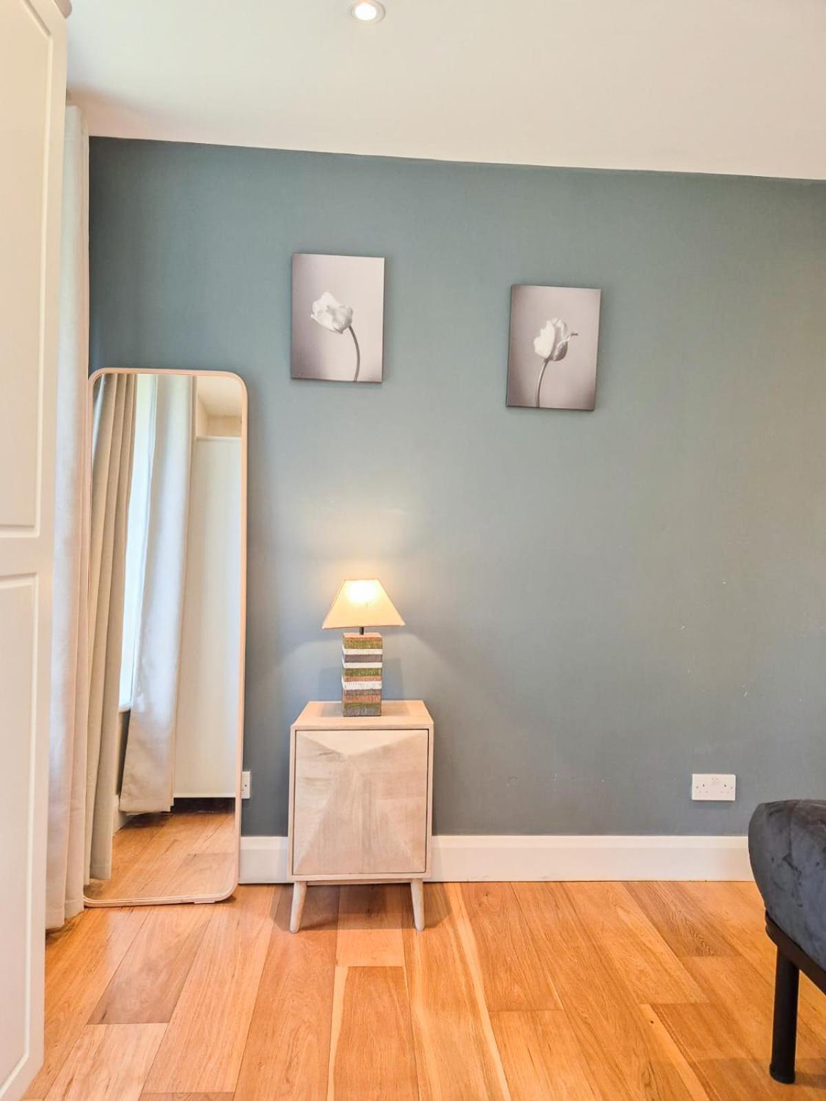 Refined 2 Bedroom Flat Few Steps From The Oval Appartamento