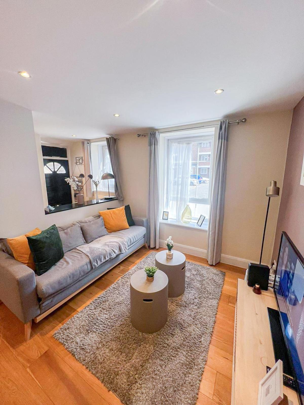 Refined 2 Bedroom Flat Few Steps From The Oval Appartamento
