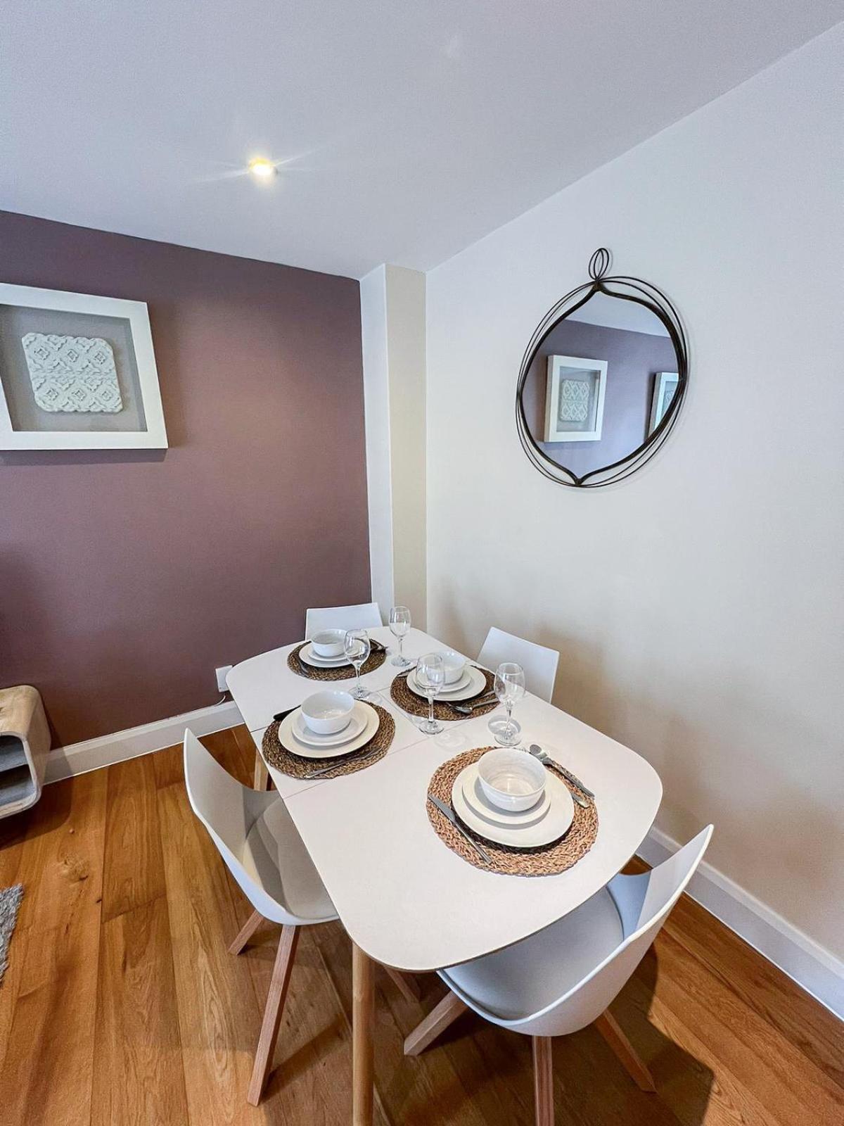Refined 2 Bedroom Flat Few Steps From The Oval * Londra