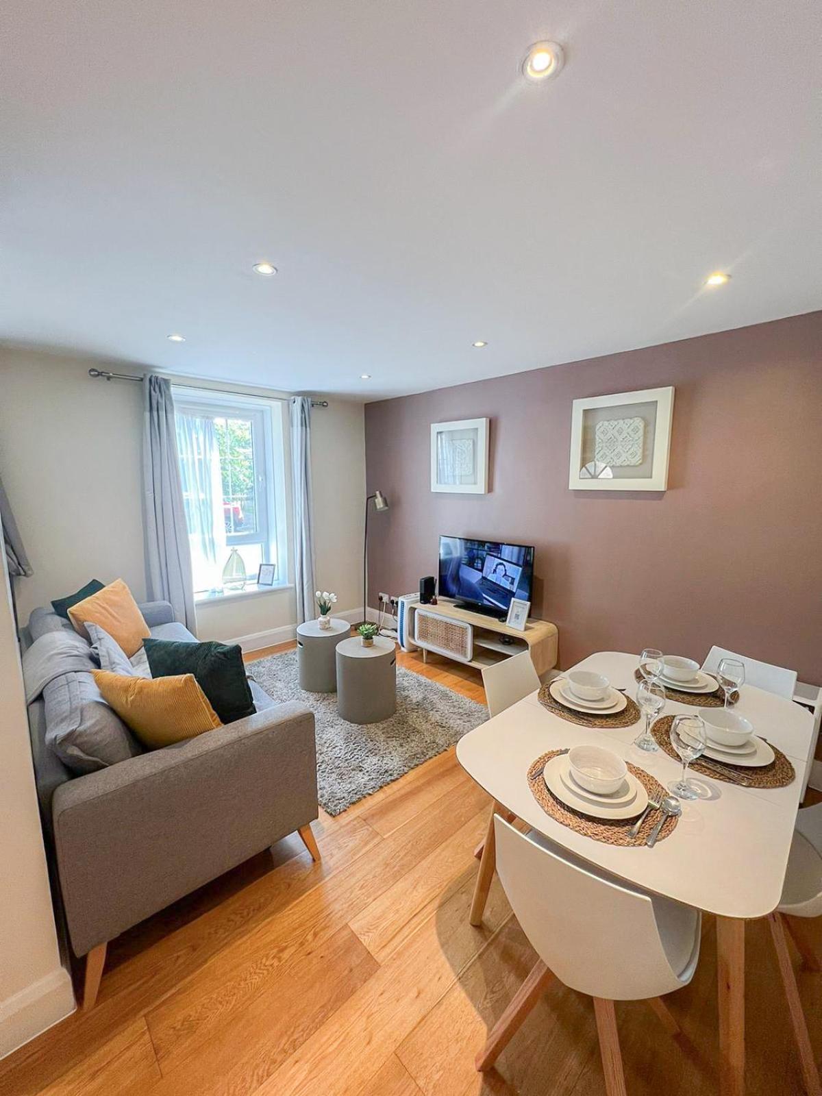 Appartamento Refined 2 Bedroom Flat Few Steps From The Oval *