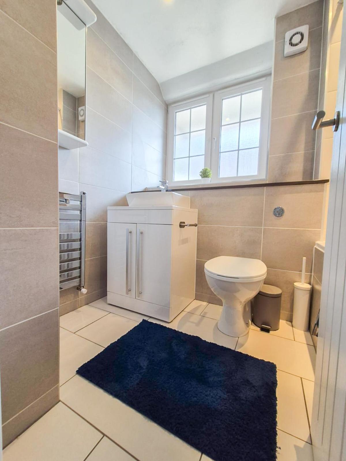 Refined 2 Bedroom Flat Few Steps From The Oval Apartament Londra
